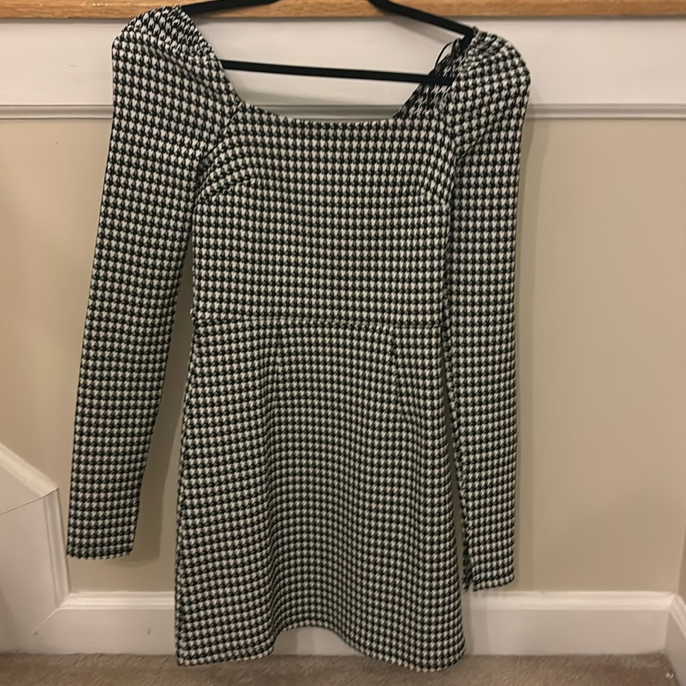 Francesca's Collections Black and White Houndstooth Long Sleeve Dress